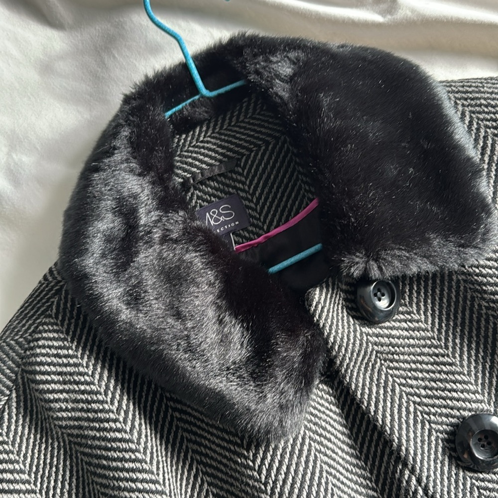 M&S women wool jacket with faux fur collar - Picture 6 of 6